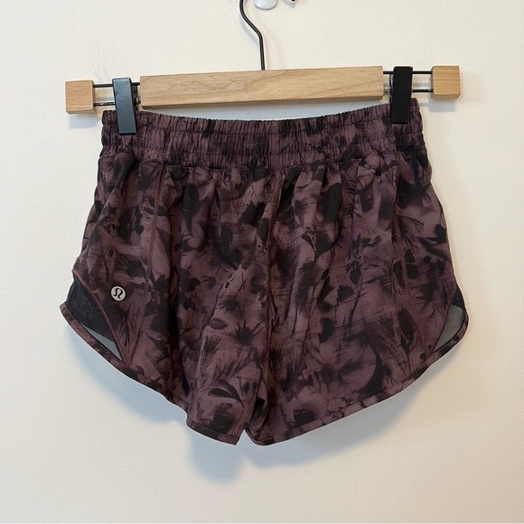 Lululemon Hotty Hot Short || *2.5" ,  sz : 4 - Picture 7 of 9